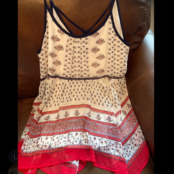 Cute flowy tank - Picture 1 of 1